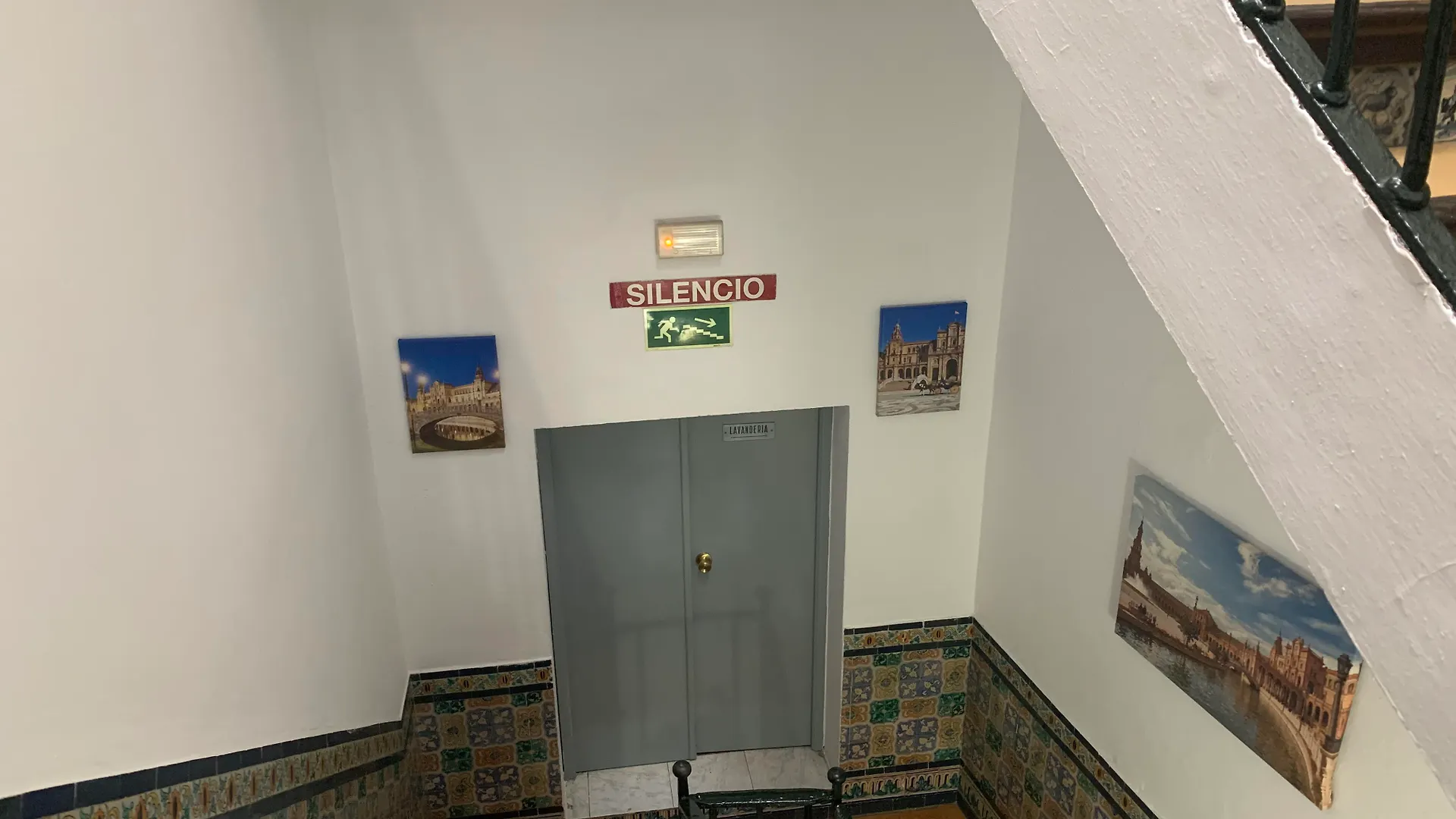 Casa de hóspedes Hostal Alcobia Sevilha