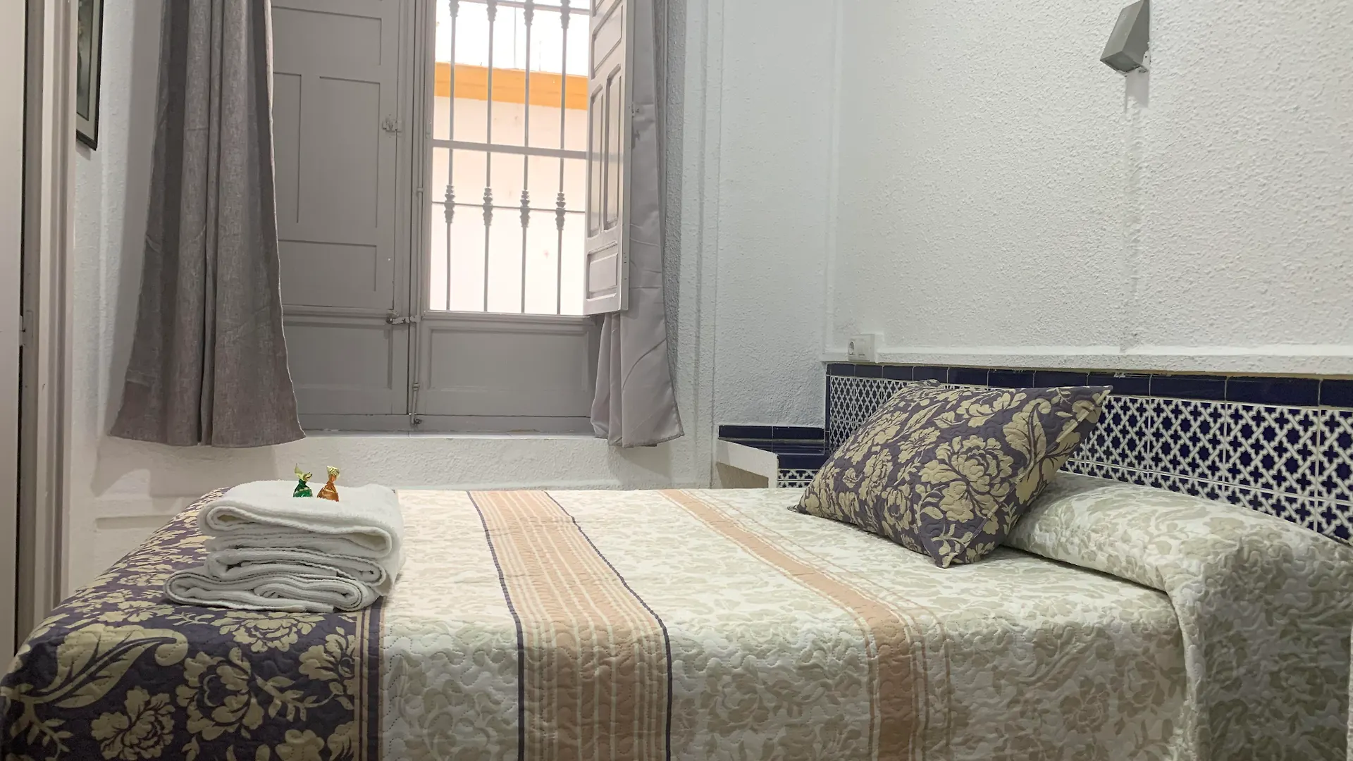Hostal Alcobia Seville Guest house